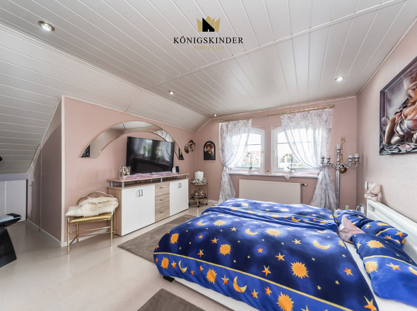 ...geräumiges Elternschlafzimmer...