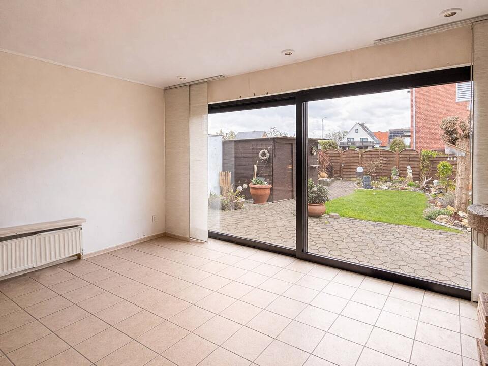 Heller Wohnraum mit Gartenzugang