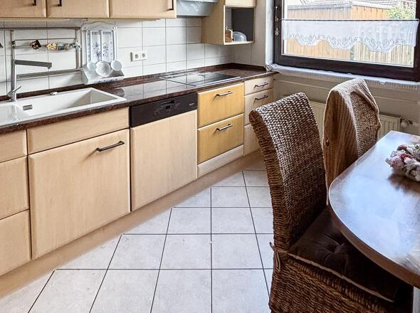 Küche mit gemütlichen Frühstücksplatz