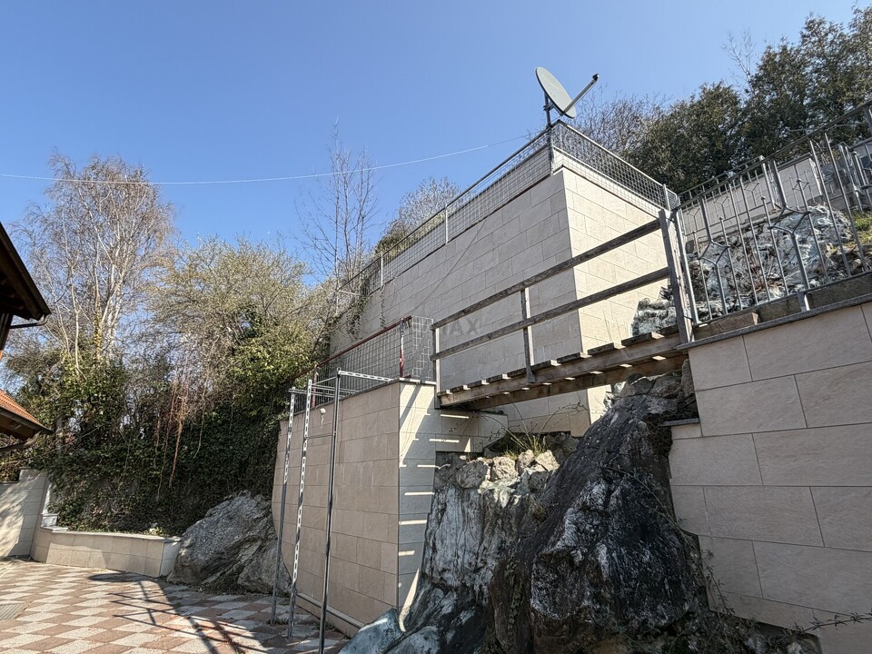 Außenansicht-Grundstück