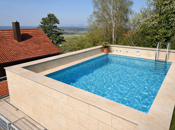 Pool mit KI renoviert