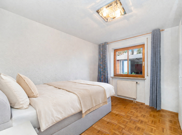 Schlafzimmer (EG)