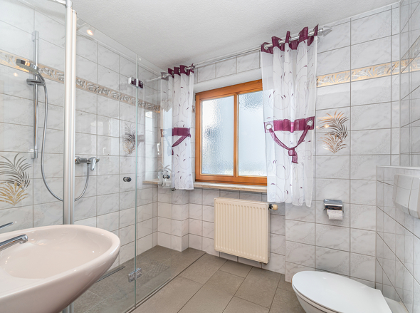 Badezimmer (EG)
