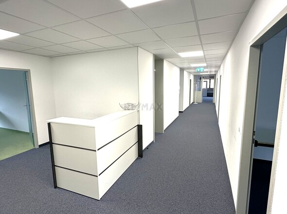 Flur mit Zugang in die Räume