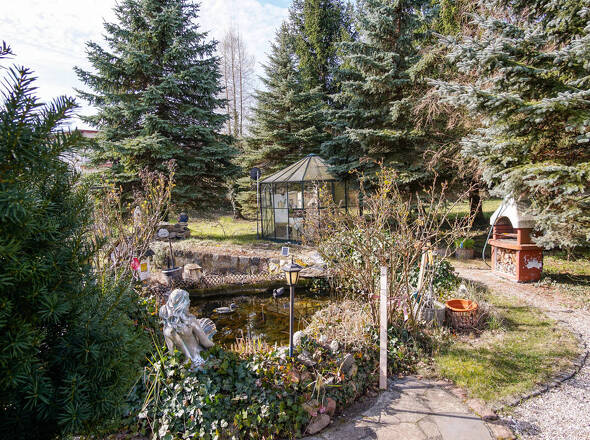 Teich mit Pavillion