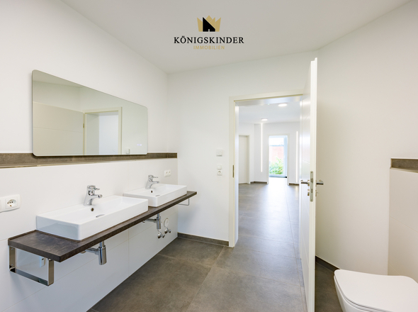 ...zweites Bad mit...