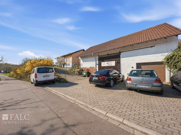 Zufahrt von der Strasse