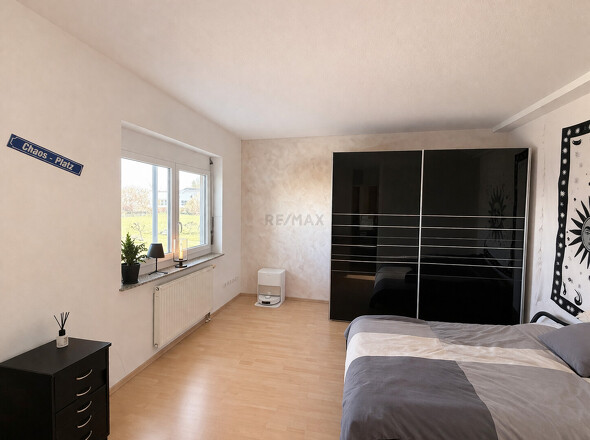 Schlafzimmer mit KI bearbeitet 