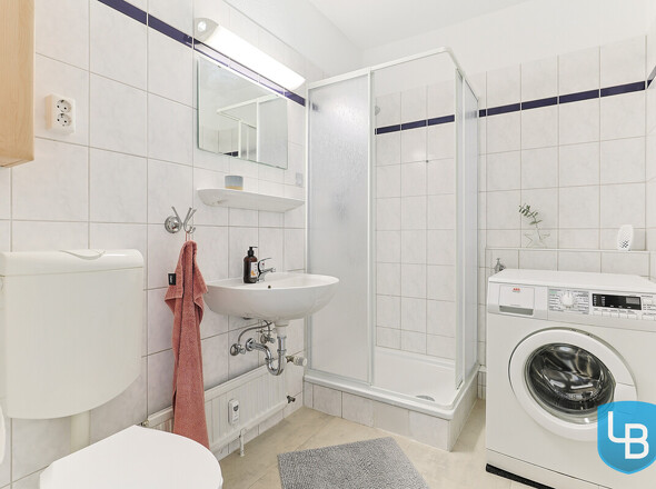 Duschbad mit Waschmaschine