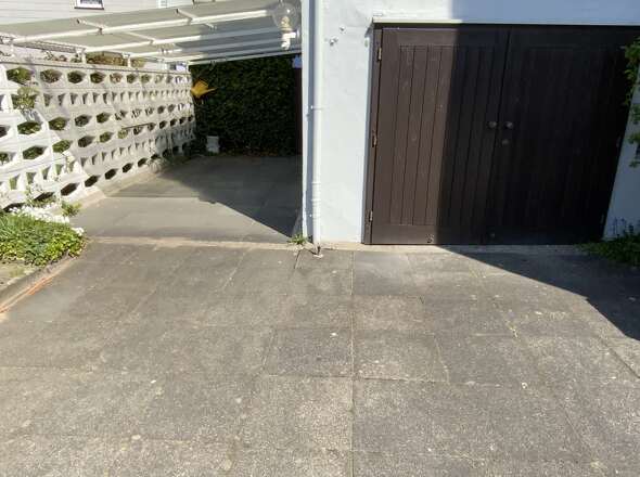 Carport und Garage