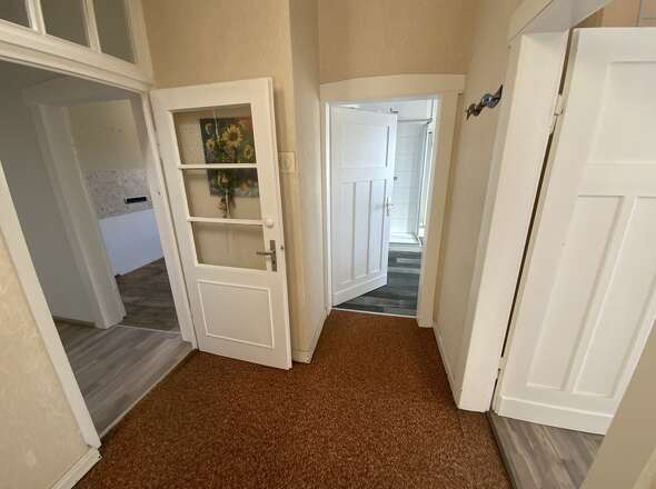 hohe Räume und tolle Holztüren