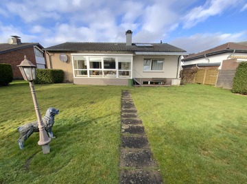 Bungalow mit Wintergarten und schönem Garten