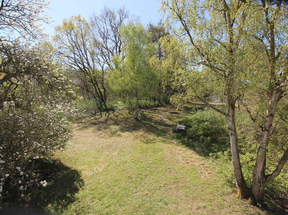 Einmaliger Terrassenblick im OG auf parkähnlichen Garten