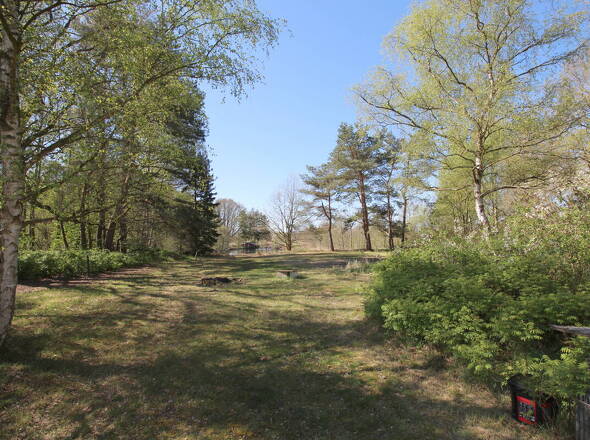 Parkähnlicher Garten mit Feuerstelle