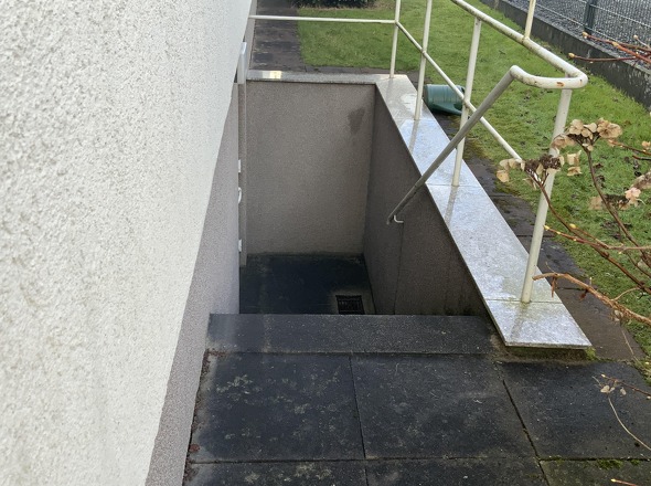 Kelleraußentreppe ist vorhanden