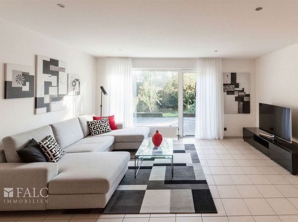 Wohnzimmer mit Gartenausgang - (KI generiert)