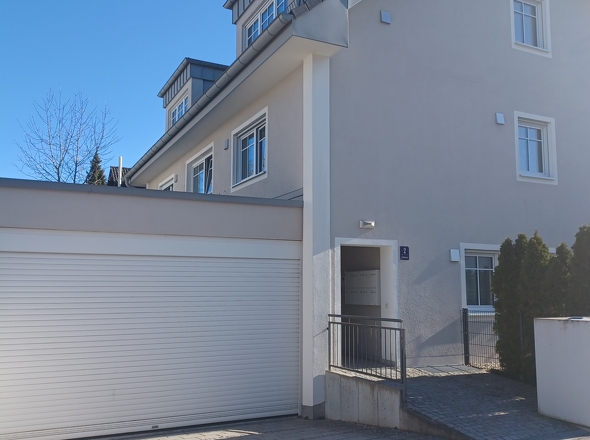 Garage und Hauseingang