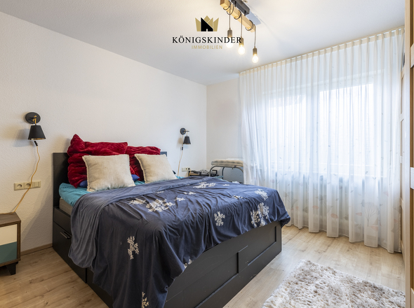 Ruhiges Schlafzimmer mit viel Platz
