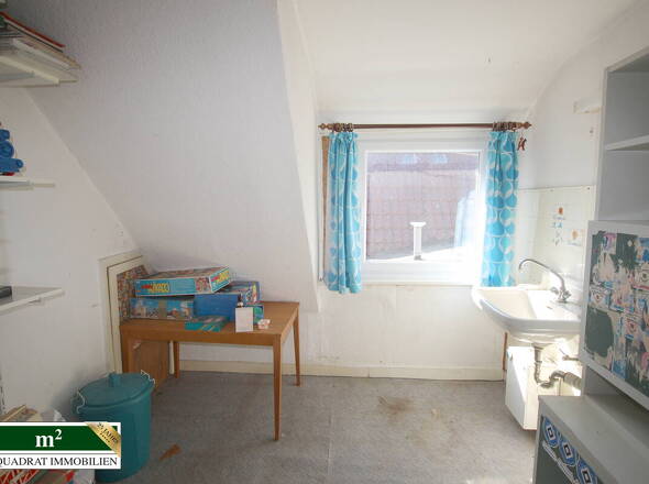 2. Ki.zimmer mit Waschbecken DG