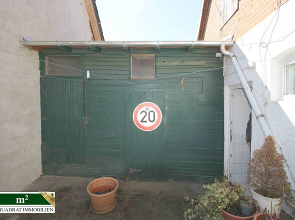 Außenansicht kl.Schuppen mit Zugang Wasch- u. Trockenraum