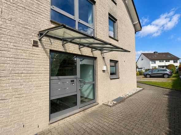 Überdachter Eingangsbereich