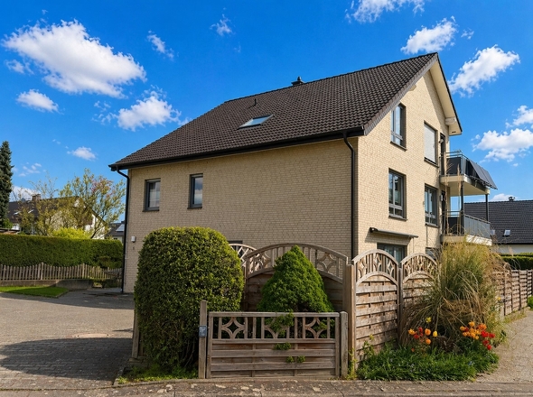 Parkfläche vor dem Haus