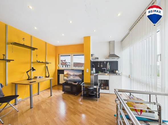 Wohnzimmer mit Küche W.rechts.