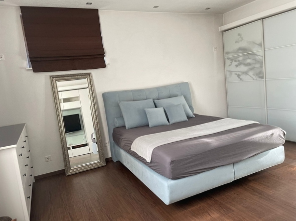 Schlafzimmer 1