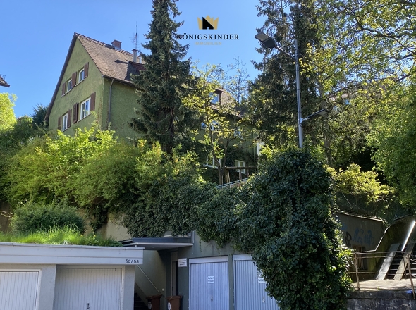 Hausansicht mit 3 Garagen