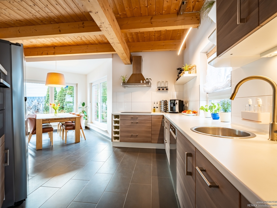 Küche mit Essbereich