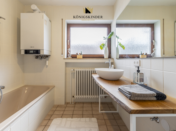 Bad komplett ausgestattet...