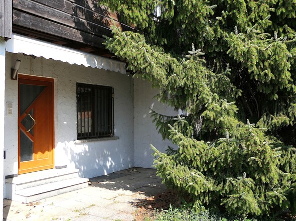 Terrasse vorm Haus
