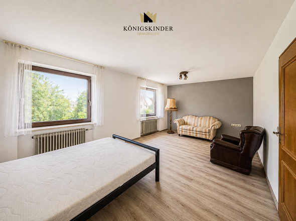 Großes Zimmer- ideal als Schlaf-,Gäste-oder Arbeitszimmer
