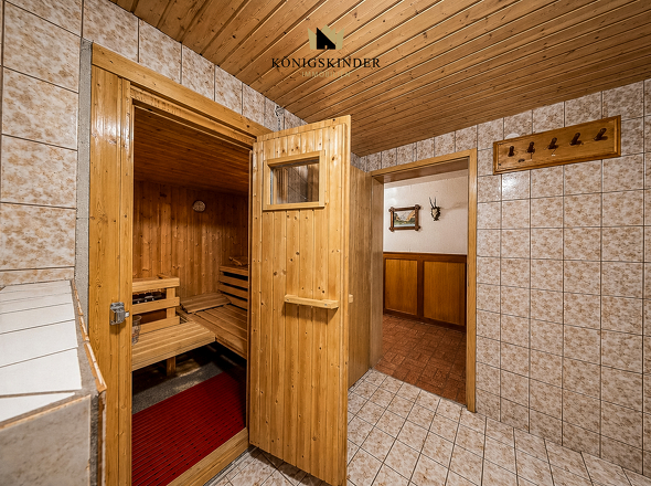 Eigener Wellnessbereich mit Sauna im Untergeschoss