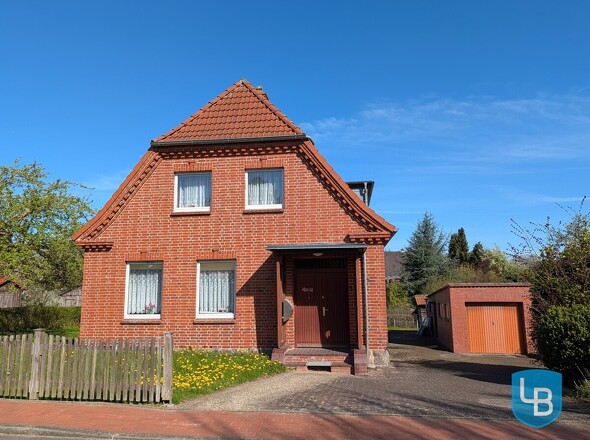 Einfamilienhaus mit Garage 