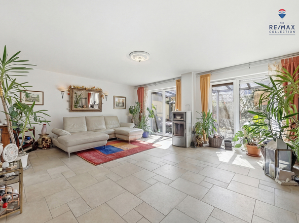 Wohnzimmer mit Zugang zur Terrasse