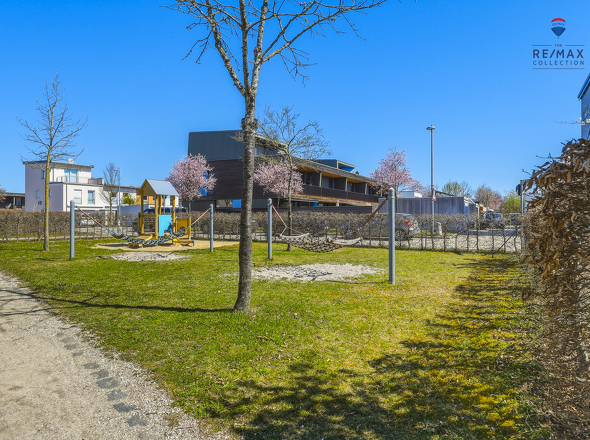Spielplatz "gleich um die Ecke"