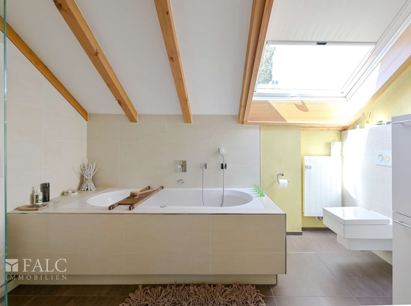 DG Badezimmer Wanne WC
