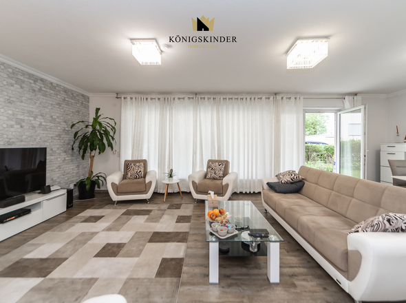 Wohnzimmer m. Terrassenzugang
