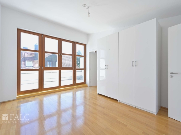 DG Zimmer schräg Blick Fenster