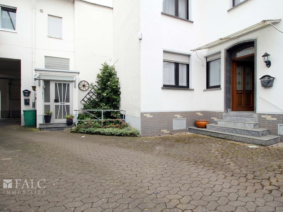 Eingänge Vorderhof