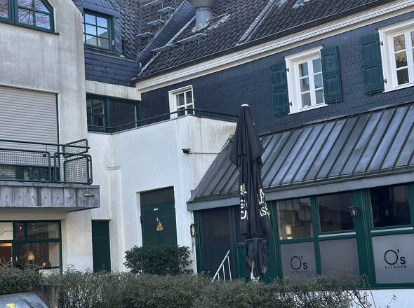Aussenansicht hinten mit Terrasse