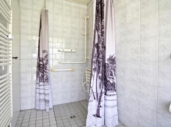 ...und bodentiefer Dusche