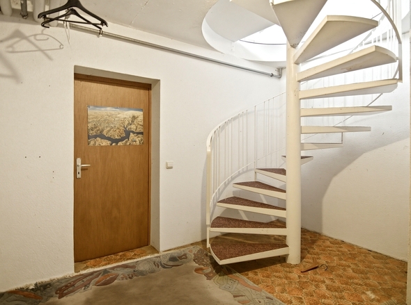 Treppe zum Untergeschoss