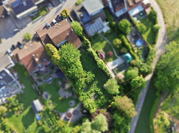Das Haus mit großem Garten von oben