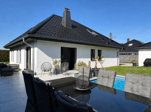Terrasse mit Pool