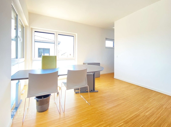 Kind oder Büro mit Ankleide