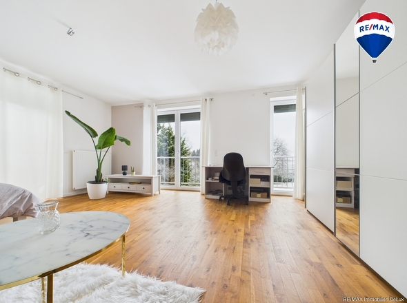 REMAX Immobilien DeLux Einfamilienhau Schlafzimmer Neunkirchen Mark Borowicz