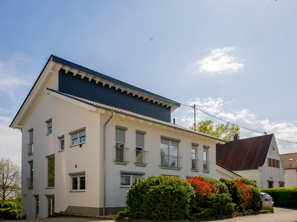 REMAX Immobilien DeLux Einfamilienhau Frontansicht Neunkirchen Mark Borowicz