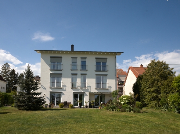 REMAX Immobilien DeLux Einfamilienhau Rückansicht Neunkirchen Mark Borowicz